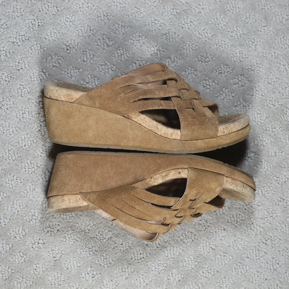 Ugg Size 9 Tan Suede & Cork Wedge Heel